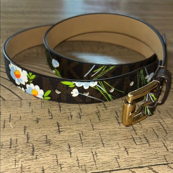 Michael Kors Daisy 🌼 MK Logo Belt Vegan 🌱 Chic Design! Large! - Picture 1 of 17